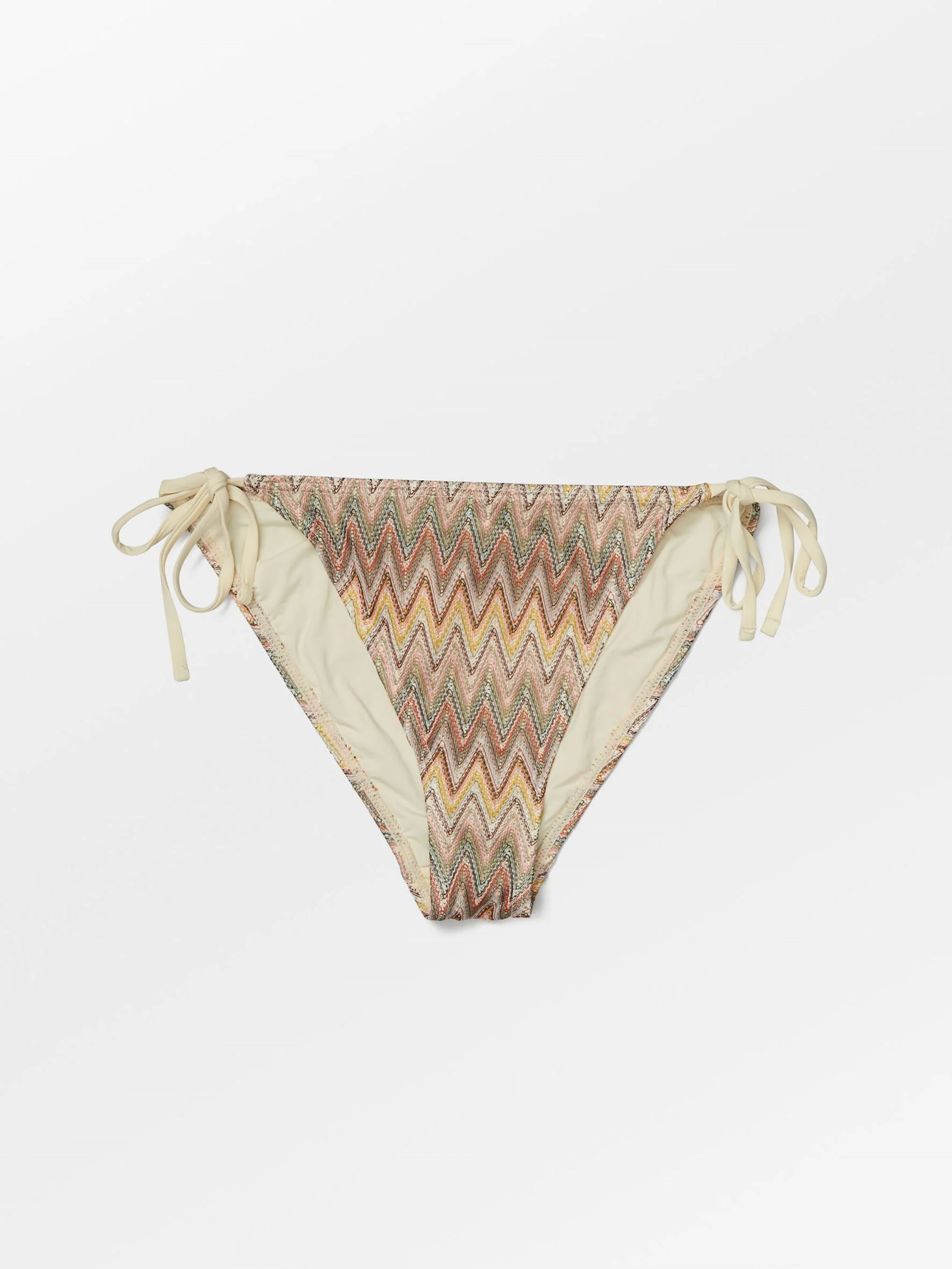 Amber Baila Bikini Tanga
