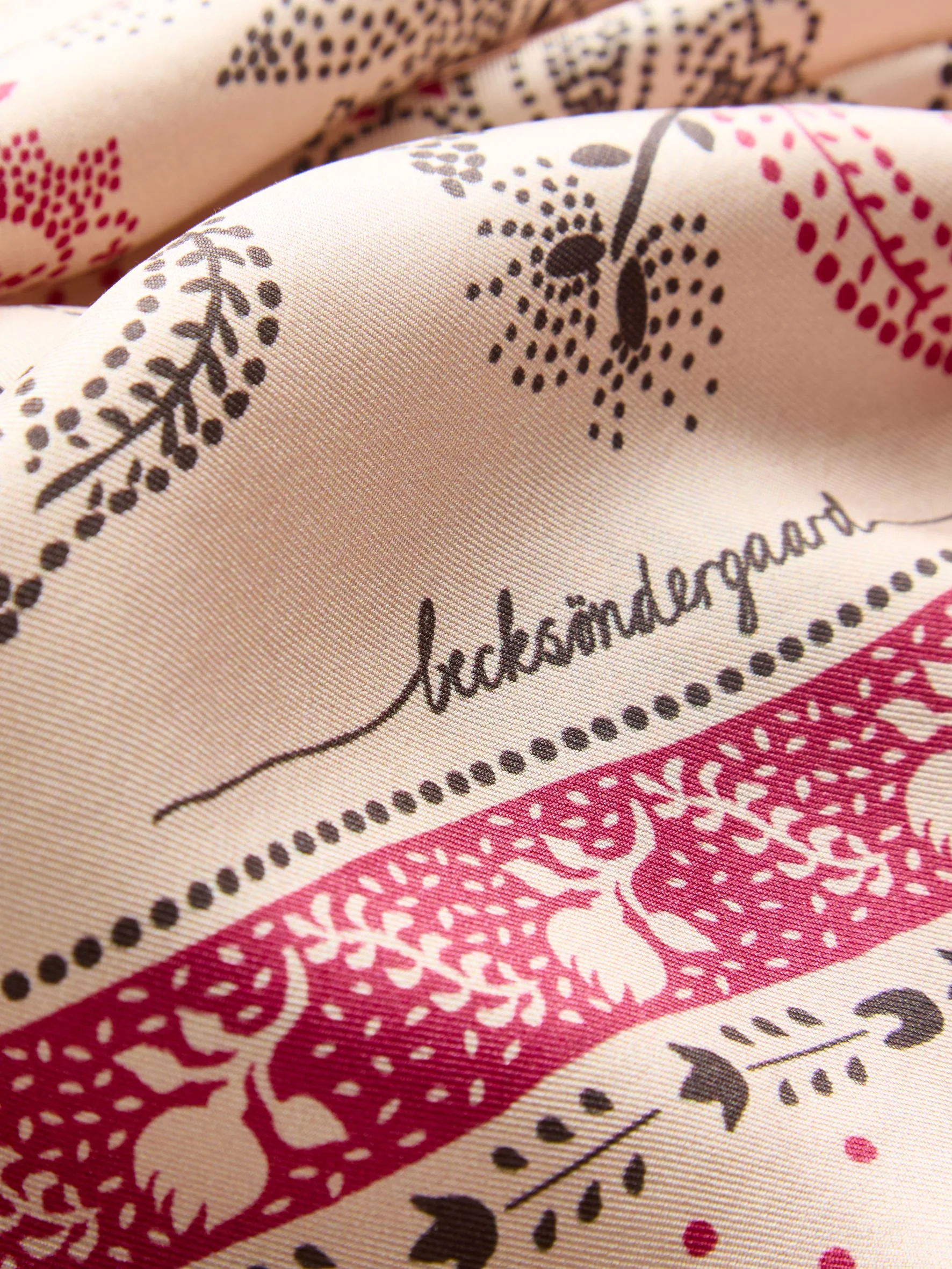 Dotted Flora Sia Scarf - Image 3
