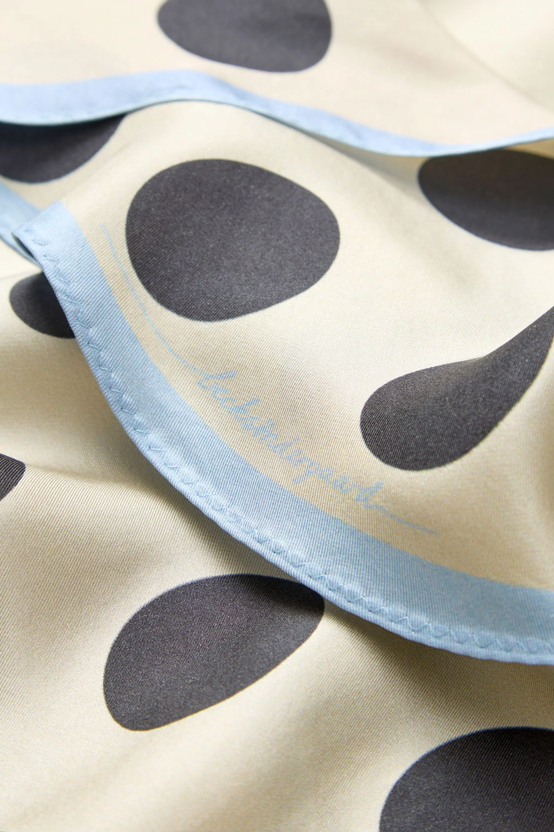 Maxi Polka Triangle Sia Scarf - Image 4