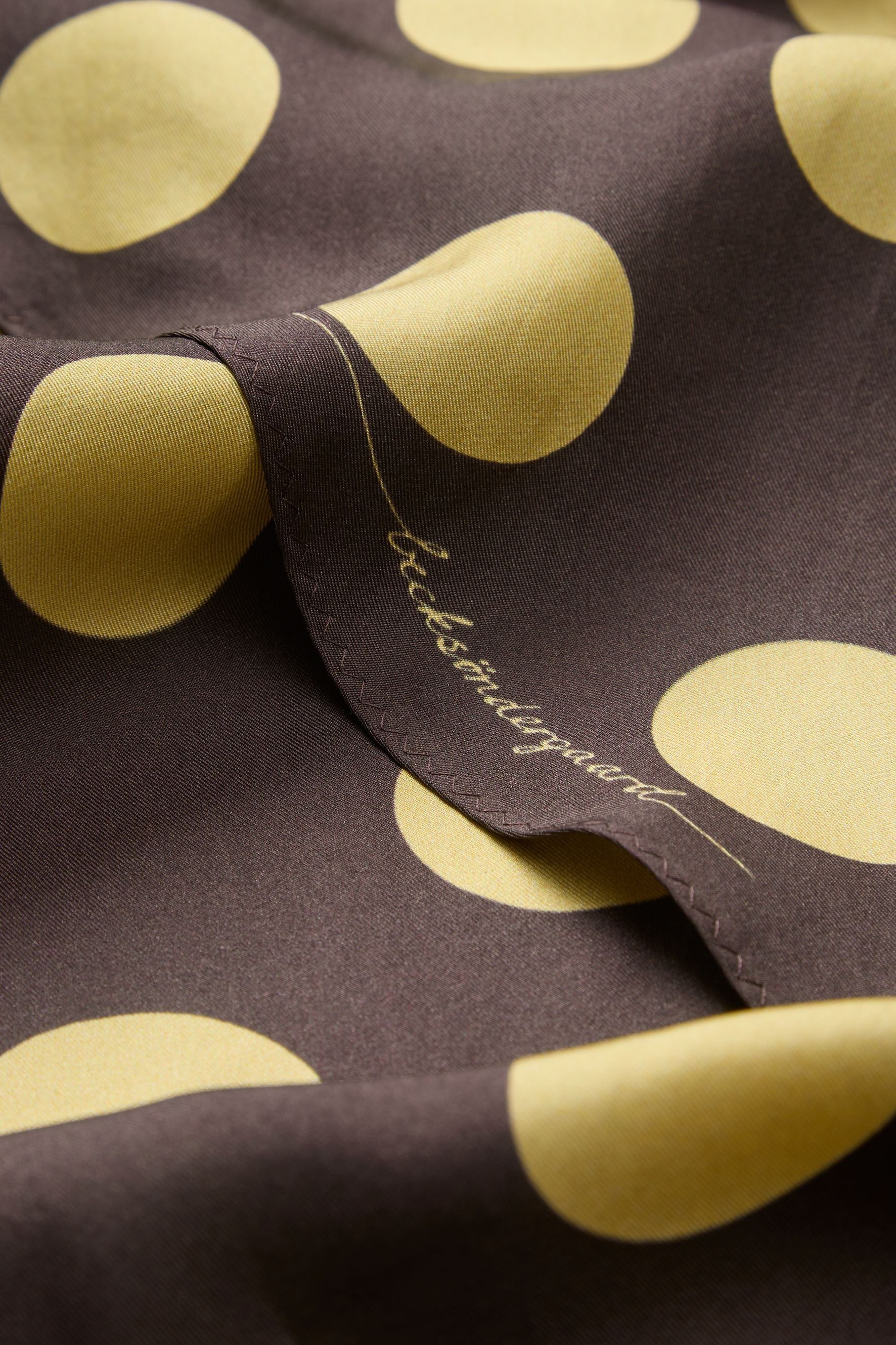 Maxi Polka Triangle Sia Scarf - Image 3