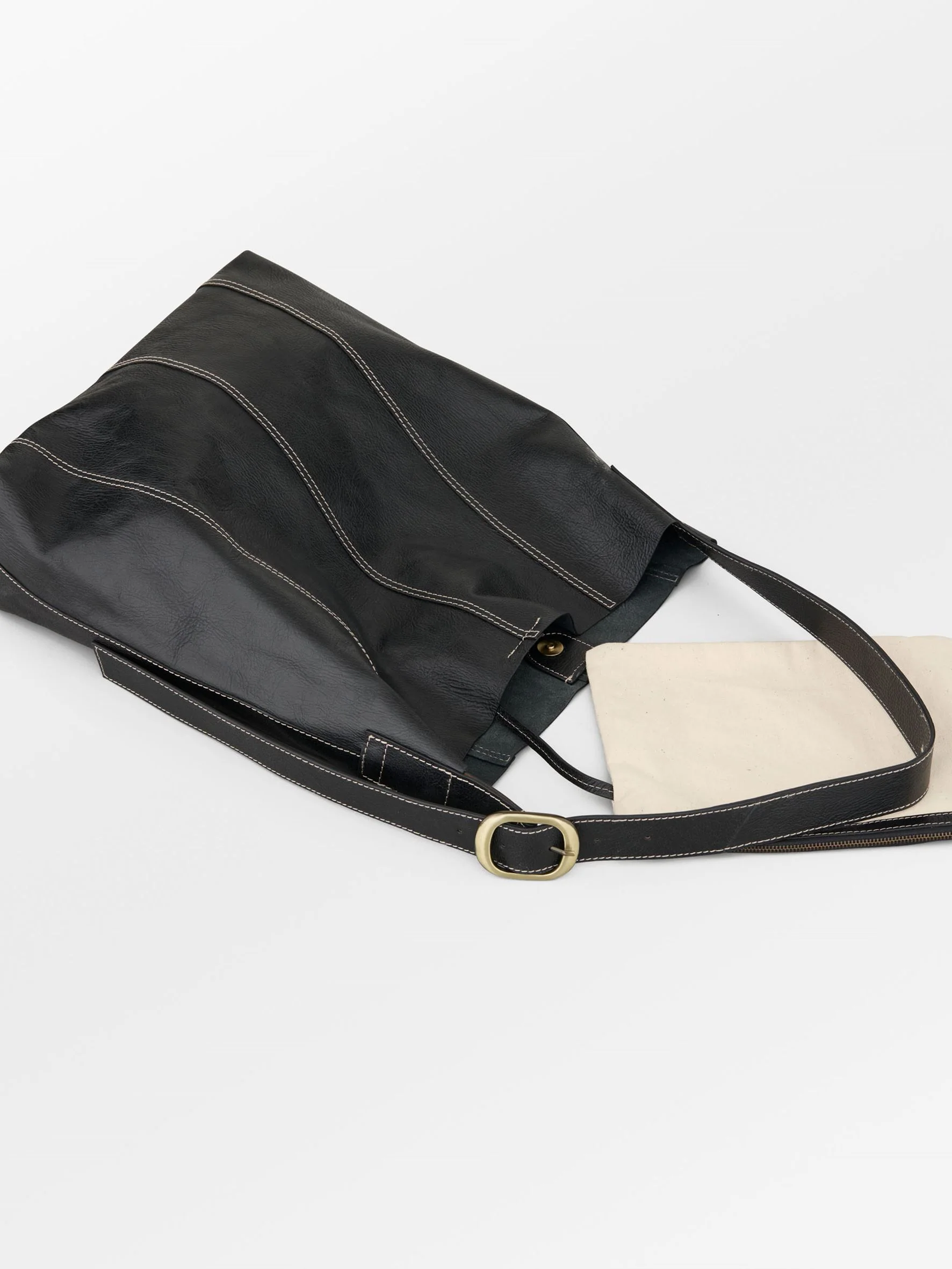 Panel Mae Buckle Bag - Image 3