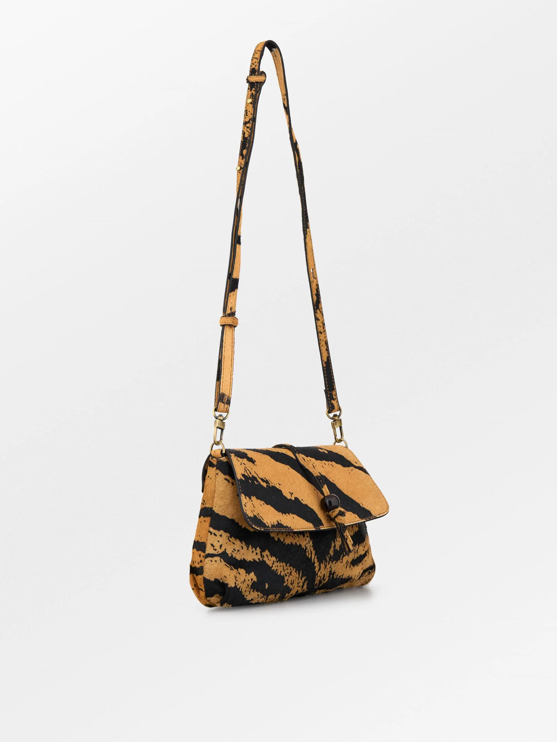 Tigarea Bonita Flap Bag - Image 2