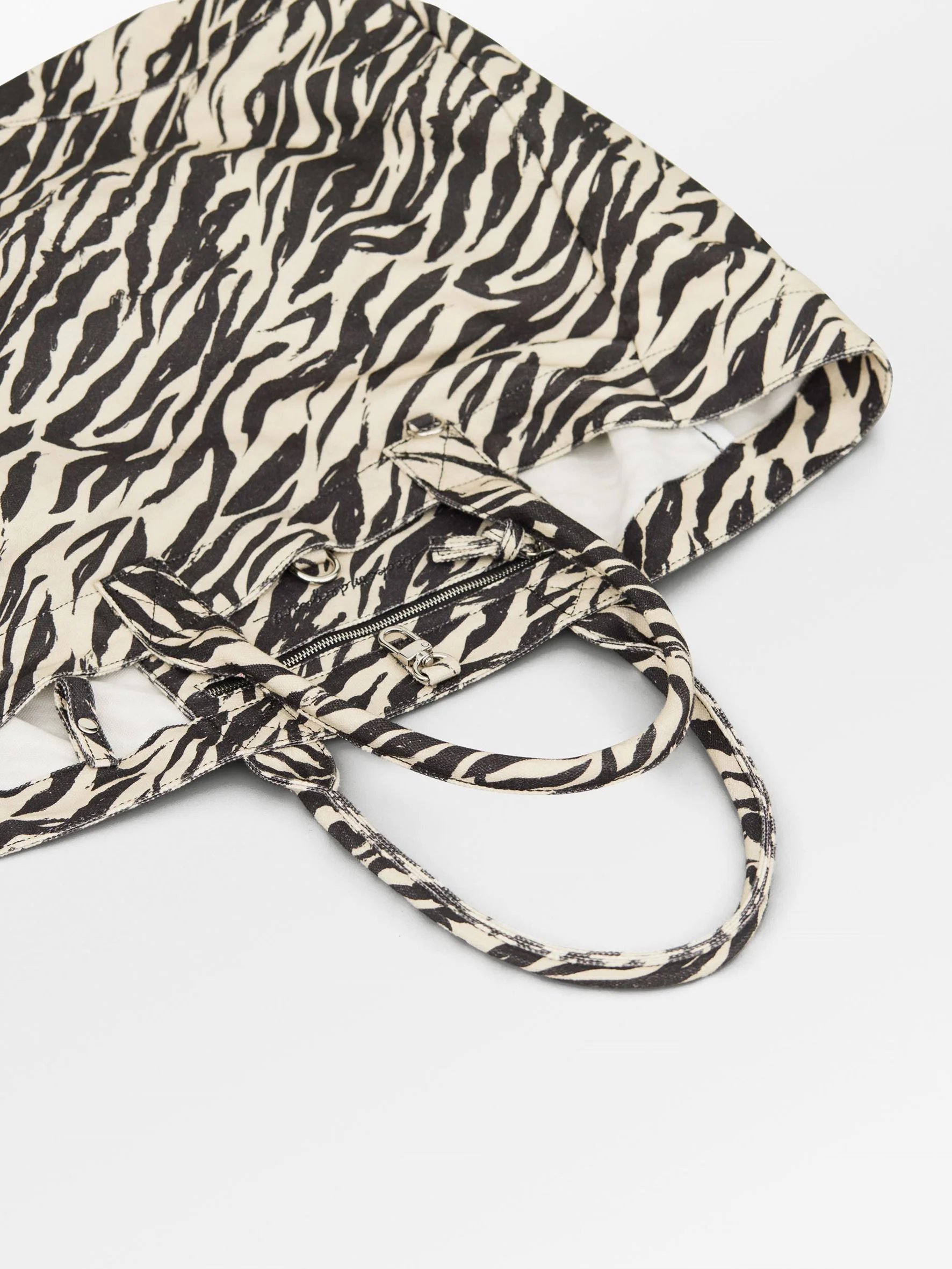 Zerona Canvas Camila Bag - Image 2