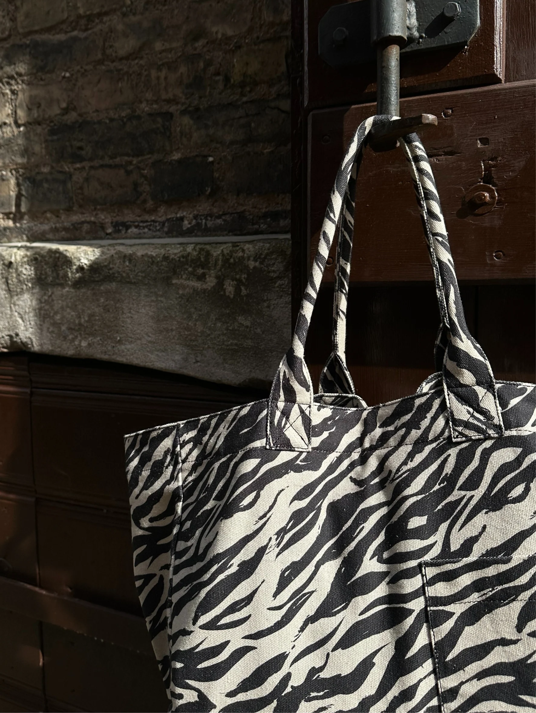 Zerona Canvas Camila Bag - Image 3